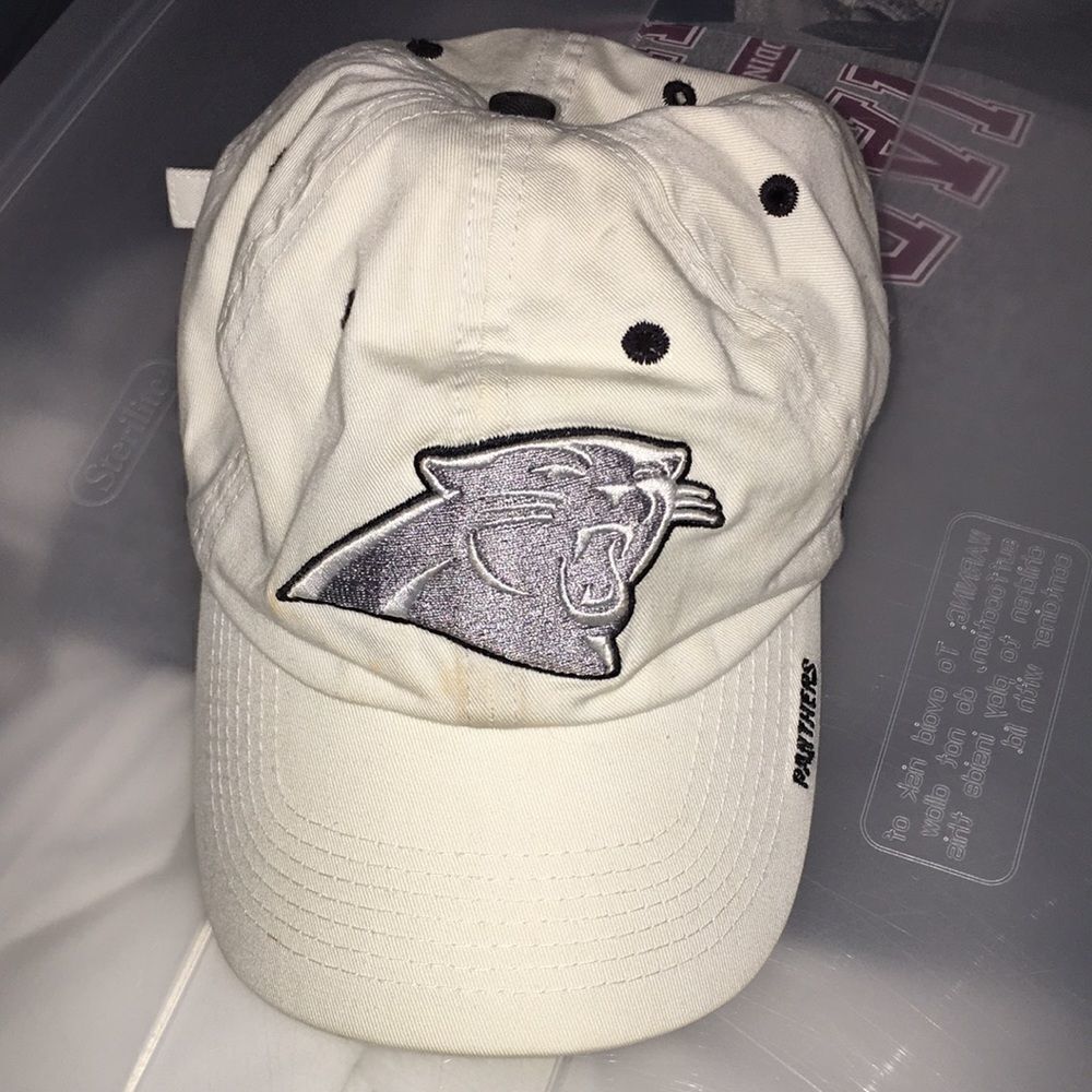 Brand 47 women’s Carolina Panthers Silver logo cap